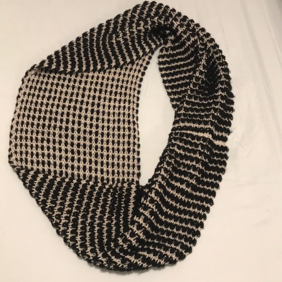 Call It Spring Black/White Knitted Infinity Scarf - Picture 1 of 4